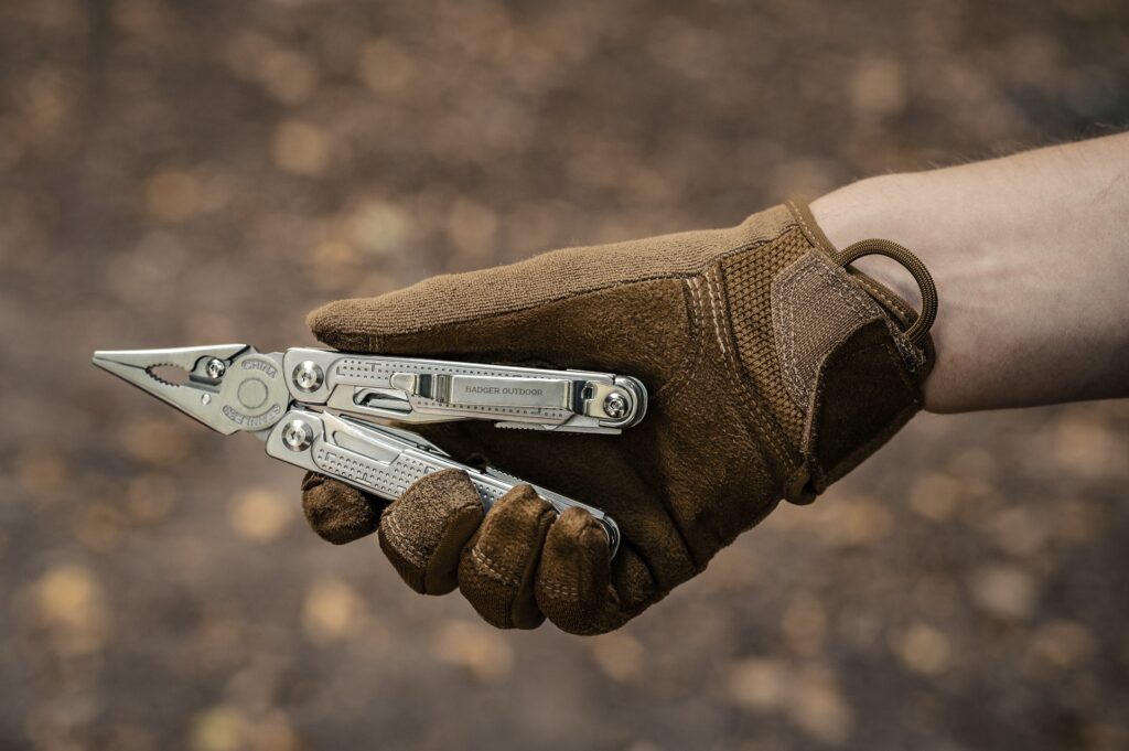 multitool badger outdoor militaria