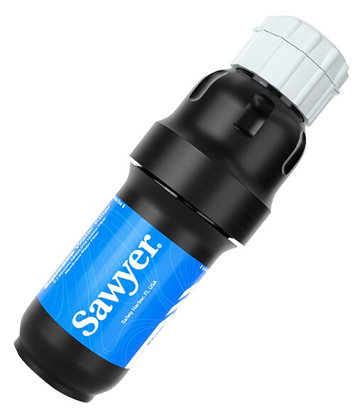 Filtr Sawyer Squeeze: czarny walec z niebieskim pasem i napisem Sawyer oraz białą nakrętką na górze