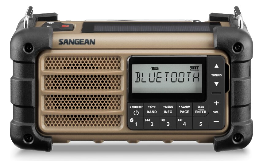 Radio Sangean MMR-99 w gumowej obudowie z kratkami głośników po obu stronach wyświetlacza z napisem Bluetooth